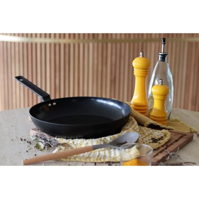 MENASTYL Frying Pan - Forged Aluminum - 30 cm - Black - Suitable for all hobs including induction