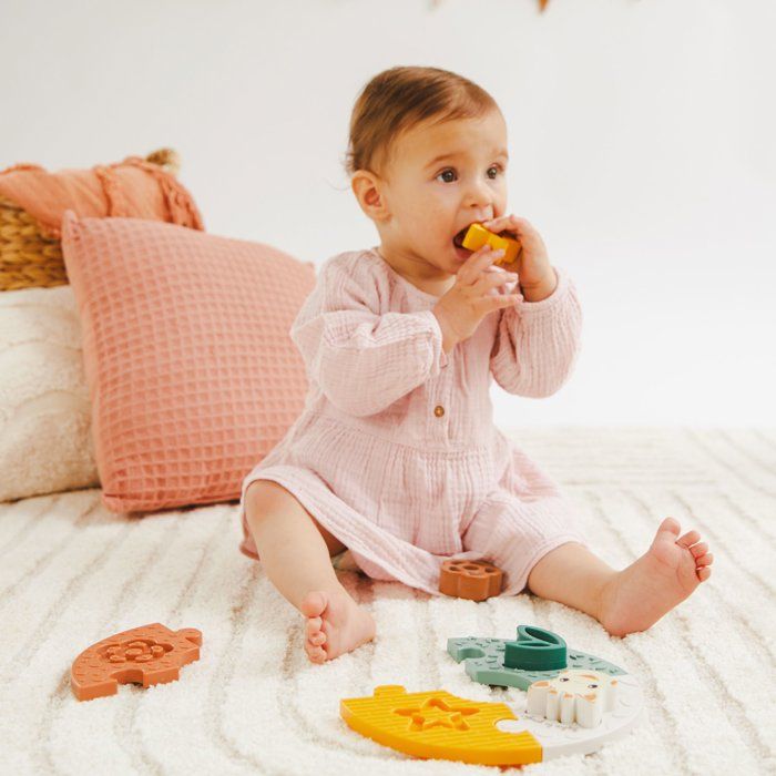Sophie the Giraffe Early Learning Puzzle - My First Puzzle - 8 Pieces