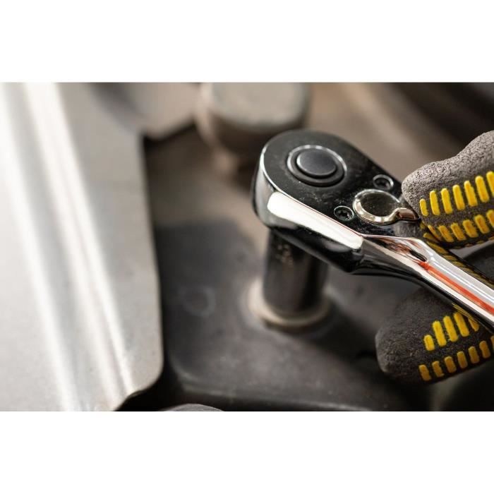 STANLEY Ratchet and Socket Set 72-Tooth Ratchet, 5° Return Angle, 10 Sockets 5.5-14 mm 72-Zahn-Ratsche 12-Kant
