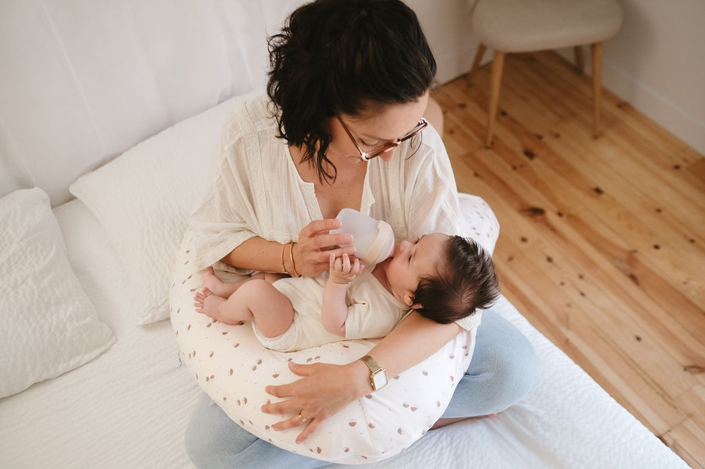 TINEO Maternity Pillow - Cotton Jersey - Ecru/ Hedgehogs