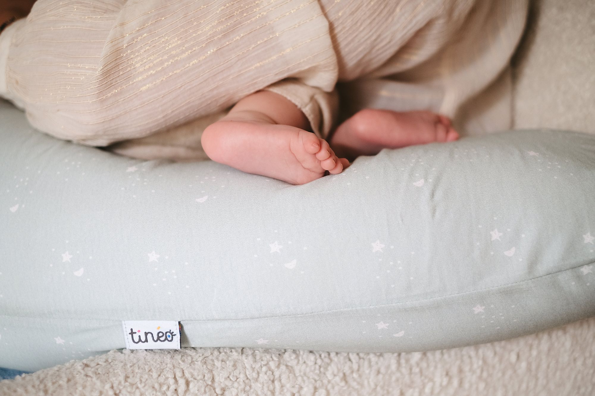 TINEO Maternity Pillow - Cotton Jersey - Aqua Green/ Stars