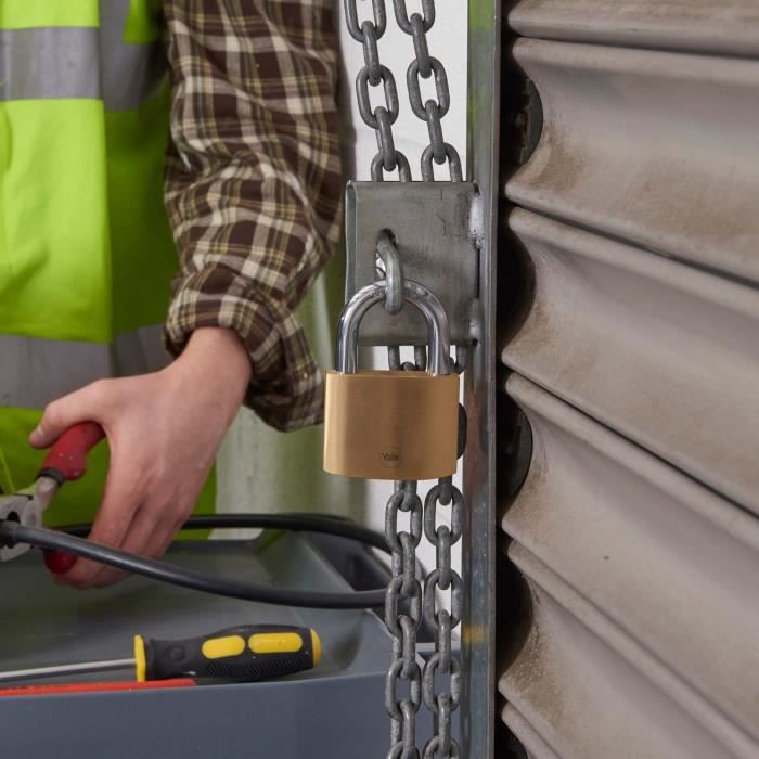 YALE Brass Padlock - 60 mm - Hardened Steel Shackle - 3 Keys - Y110B/60/132/1