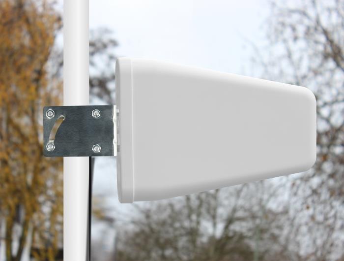 DeLOCK Antenna - Smart Home - 7-9 dBi - Directional - Indoor/Outdoor, Pole Mount - White (12001)