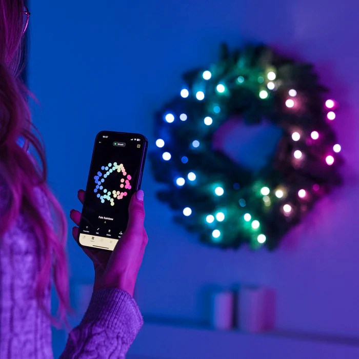 Twinkly Pre-Lit Wreath 50 RGB LED Green Wire Plug Type C