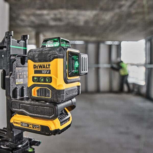 DeWALT Laser Level DCLE34031D1-QW, 40 m Range, 3 Laser Lines, IP54