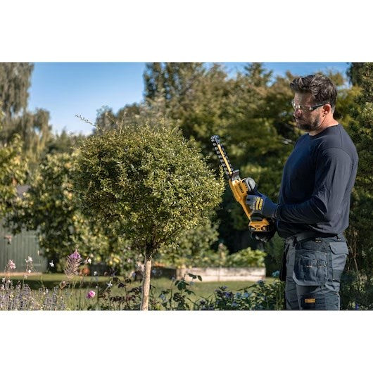 DeWalt Hedge Trimmer DCMHT520N-XJ 18V Cordless Tool 1900 g 530 mm Width 110 mm Length 150 mm Height