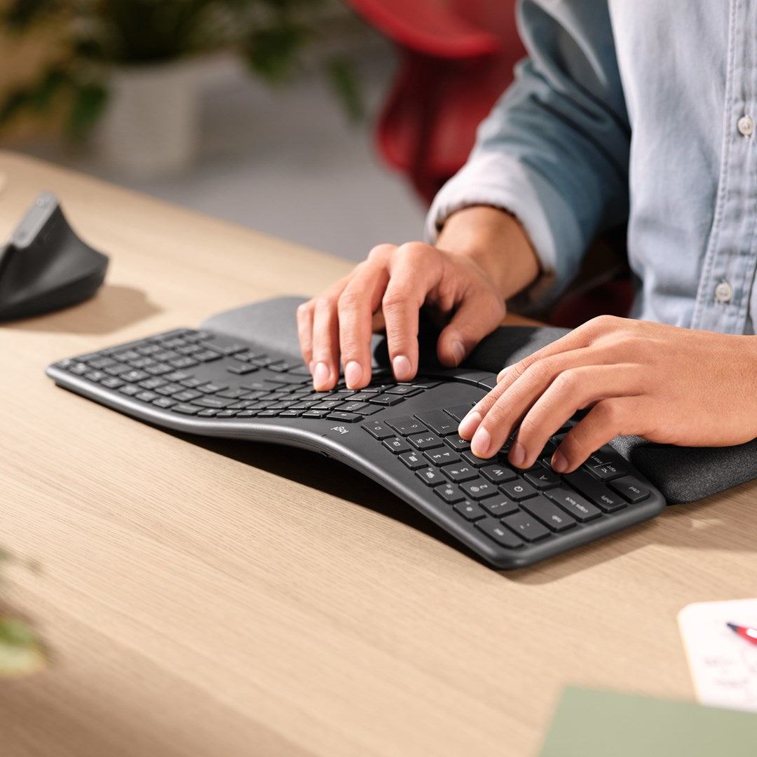 Logitech ERGO K860 - Wireless Keyboard - 2.4 GHz, Bluetooth 5.0 - QWERTY - USA International - Graphite