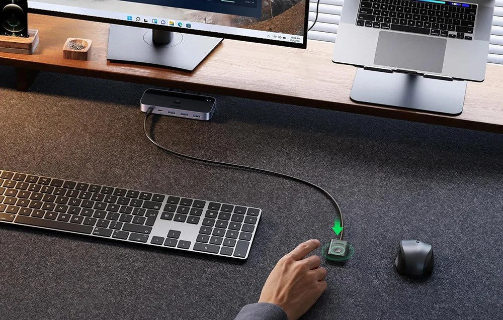 Ugreen USB 3.0 Sharing Switch 2 In 4 Out with Remote Control (15705)