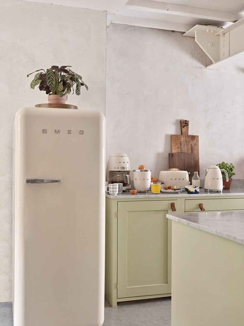 Smeg KLF03CREU Kettle - 1.7 L - 2400W - Cream - Stainless Steel (KLF03CREU)