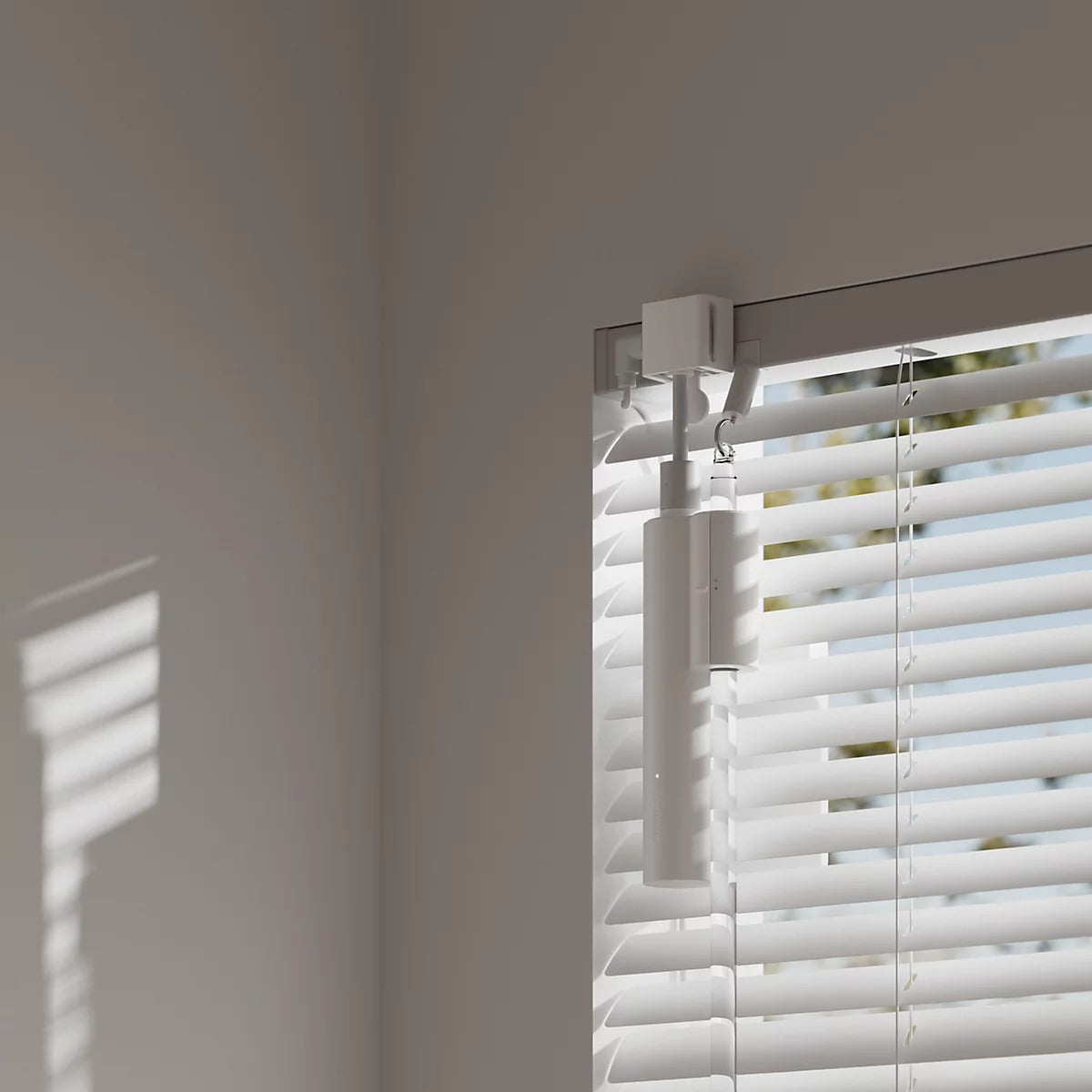 SwitchBot Blind Tilt Motor for Existing Blinds, Bluetooth Remote Control, Solar Powered (W2701600)