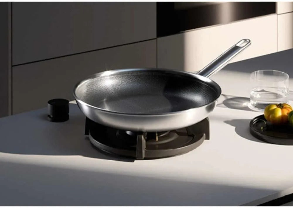 WMF Ultimate Profi Resist steel pan, 24 cm (17.5924.6411)