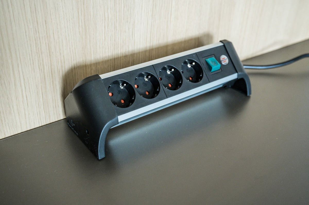 Power Strip with Switch Silver-Black Grounded 1 Piece 1391040400