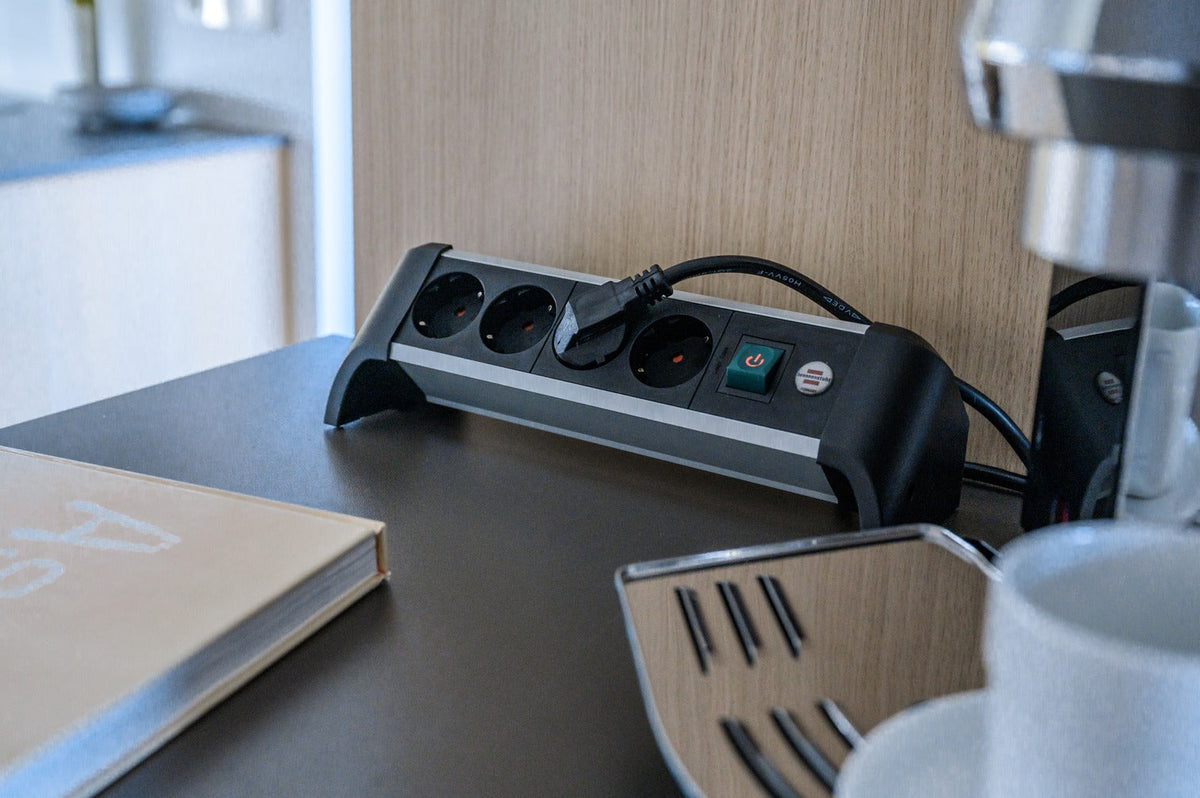 Power Strip with Switch Silver-Black Grounded 1 Piece 1391040400