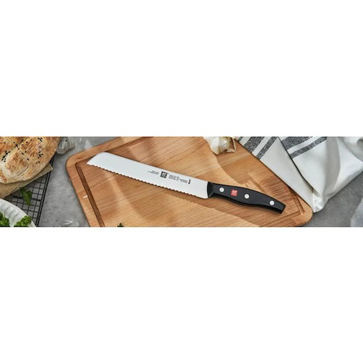 Zwilling Pro Bread Knife 20 cm with Serrated Edge