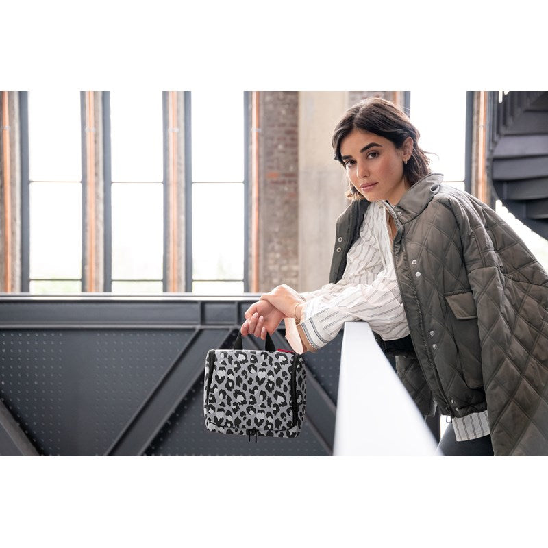 Reisenthel Toiletbag XL Toiletry Bag, Water-Repellent Polyester, Ideal for Travel and Everyday Use