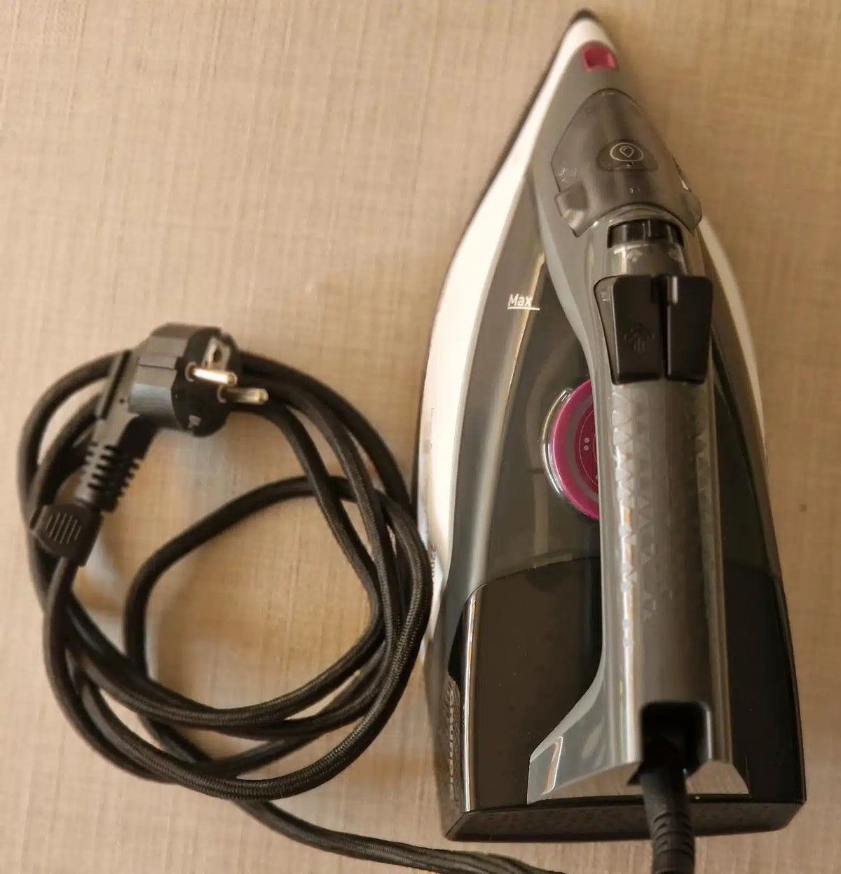 GRUNDIG SI4850 Steam Iron GMS2950