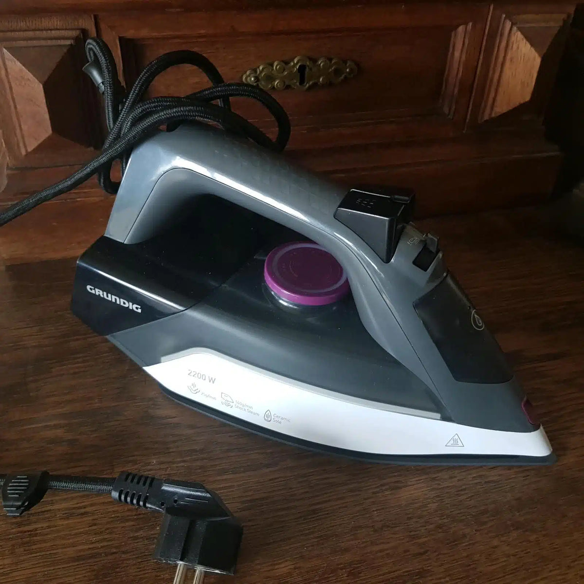 GRUNDIG SI4850 Steam Iron GMS2950