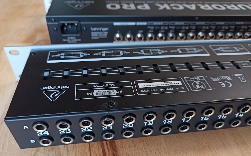 Behringer RX1602 V2 Rack Mixer
