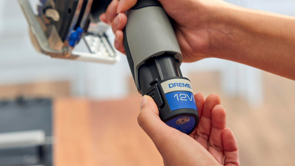 Dremel Battery Hand Saw 12V with Laser (F013CS12JA) CS12V-S1