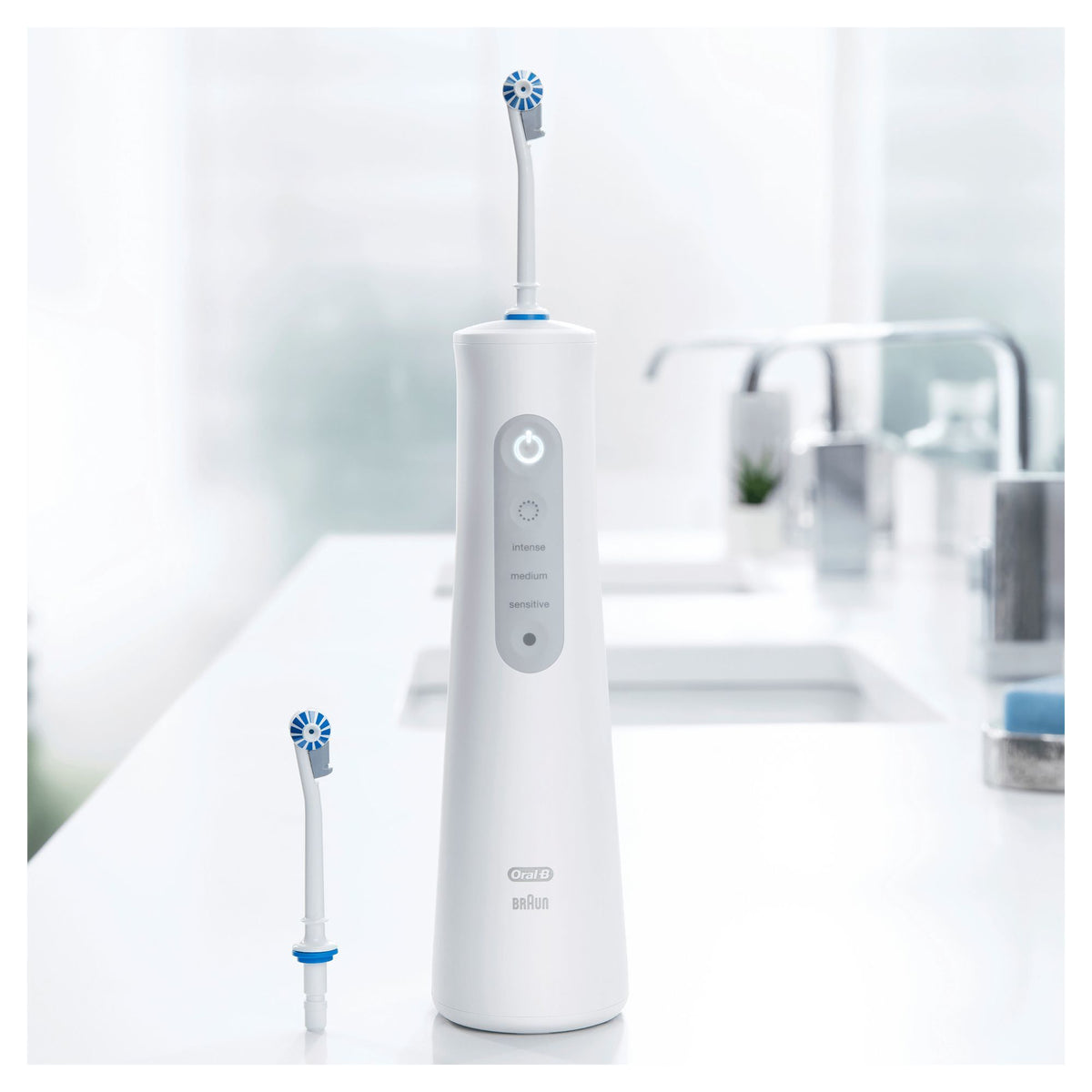 Oral-B AquaCare 6 Pro-Expert Water Flosser 0.15 L (436294)