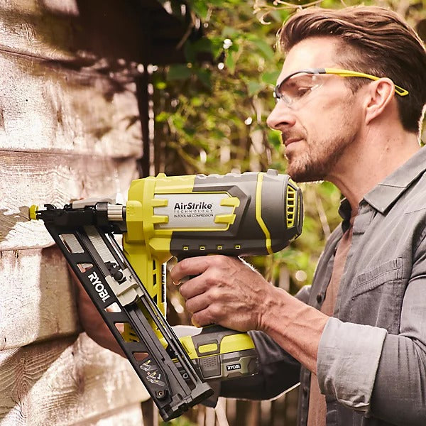 RYOBI 18V 15 G Airstrike Angled Nailer