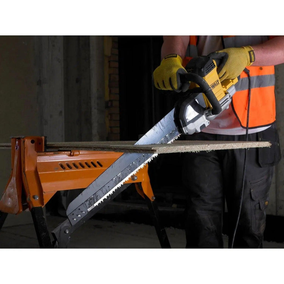 DeWALT DWE 399 Alligator Saw 1700W 430 mm