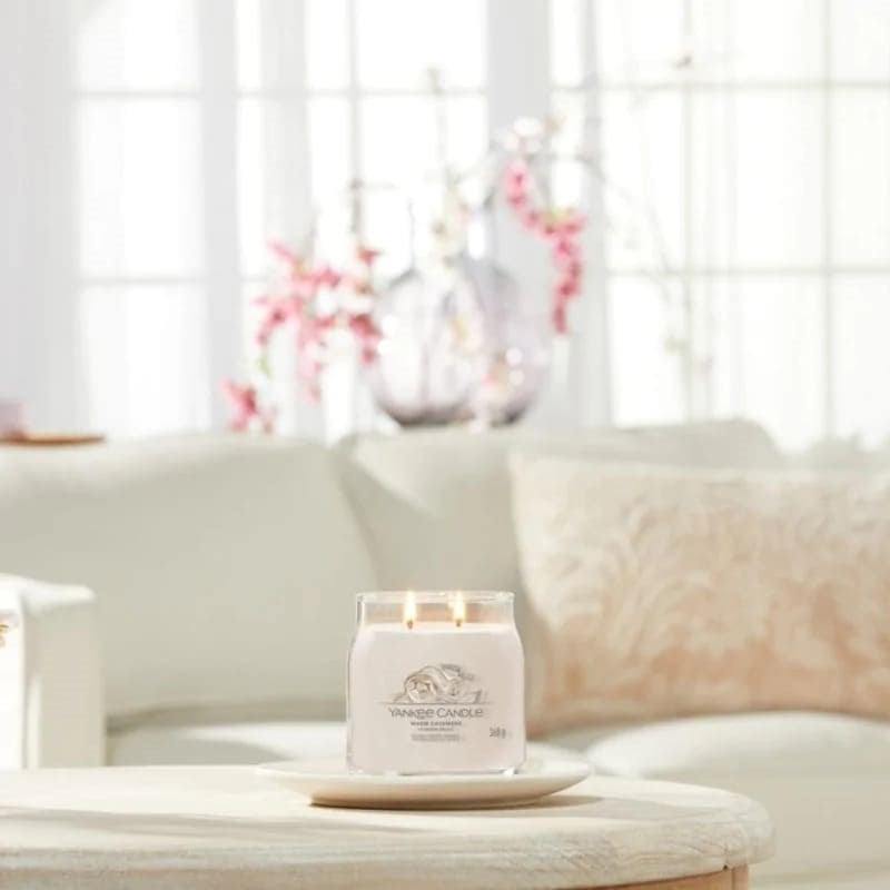 Scented candle YANKEE CANDLE WARM CASHMERE 368 g medium
