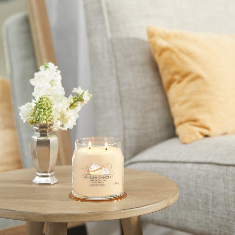 YANKEE Vanilla Cupcake Medium Candle, 2236241