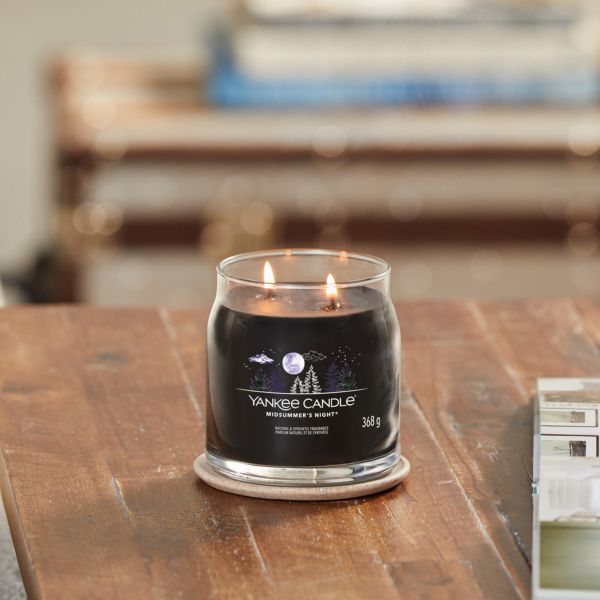 YANKEE home Scented Candle Medium Midsummer Night 2236224