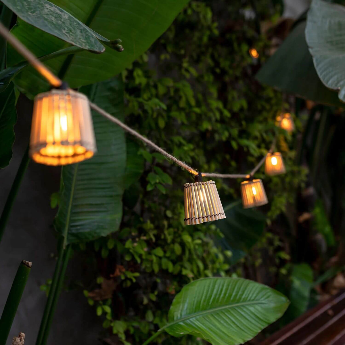NewGarden Okinawa Solar Light Chain 10 LED Bamboo Shades (LUMOKG800XXSLNW)