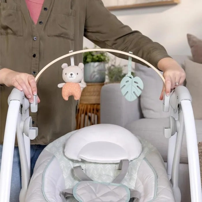Ingenuity Cozy Spot Elektrische babyschommel met houten