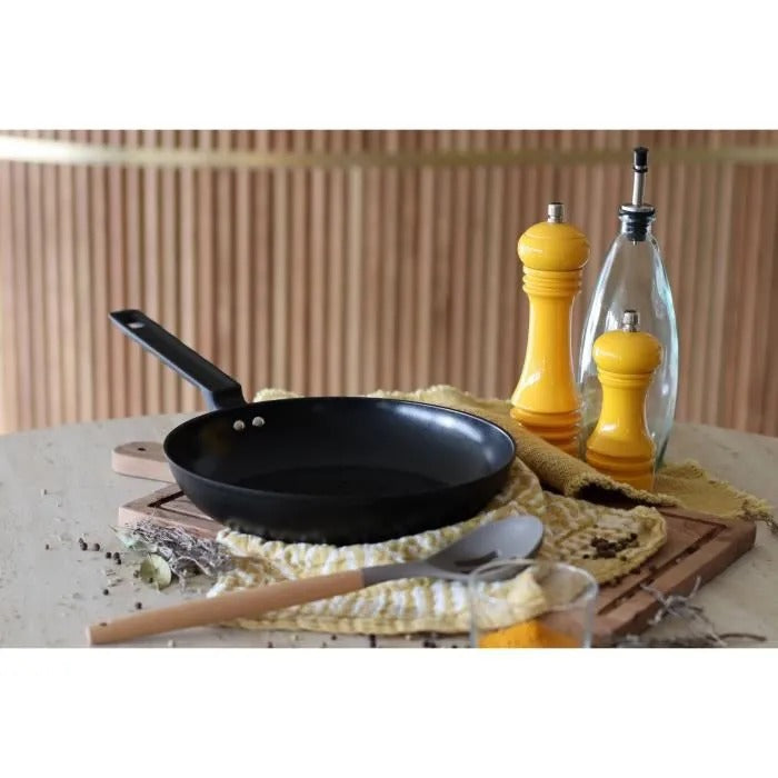 MENASTYL Frying Pan - Forged Aluminum - Black - 26 cm - Suitable for all hobs